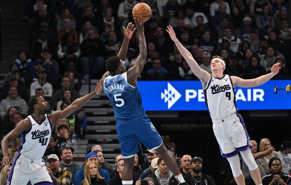 福克斯36+7+12 爱德华兹35+7+5 国王6人上双124-111力克森林狼 福克斯36+7+12 爱德华兹35+7+5 国王6人上双124-111力克森林狼