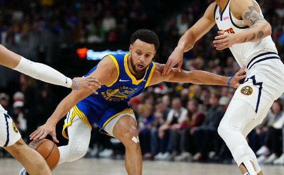 约基奇26+14+8库里仅18分 穆雷28分掘金120-114胜勇士 约基奇26+14+8库里仅18分 穆雷28分掘金120-114胜勇士