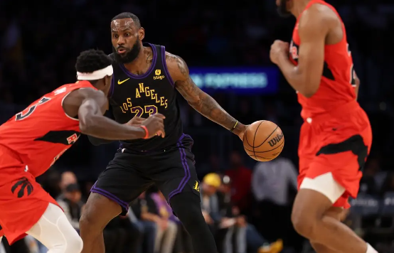 詹姆斯22分浓眉41+11 巴恩斯26分猛龙131-132惜败湖人 詹姆斯22分浓眉41+11 巴恩斯26分猛龙131-132惜败湖人