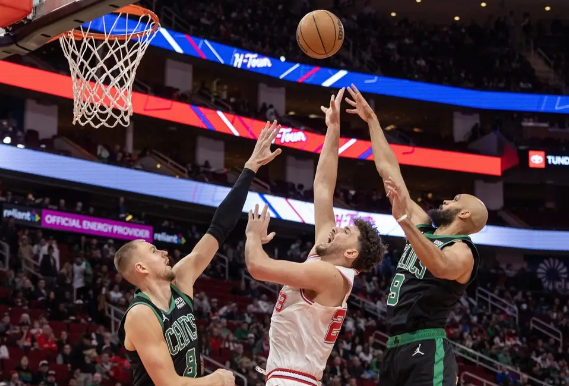 波津32+5 布朗13+11+10 申京24+12+10 绿军116-107双杀火箭 波津32+5 布朗13+11+10 申京24+12+10 绿军116-107双杀火箭