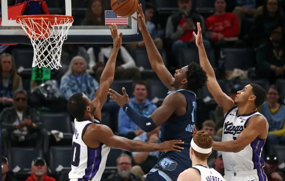 国王103-94逆转灰熊迎4连胜 福克斯23分 小萨20+26 小贾伦22分 国王103-94逆转灰熊迎4连胜 福克斯23分 小萨20+26 小贾伦22分