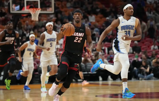 巴特勒23+8+8班切罗砍23+9 热火7人上双121-95暴打魔术 巴特勒23+8+8班切罗砍23+9 热火7人上双121-95暴打魔术