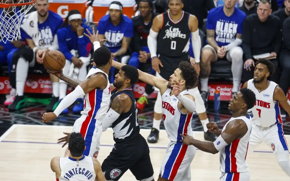 乔治33分&末节15分 小卡24分 CC22+10 快船末节发力112-106逆转活塞 乔治33分&末节15分 小卡24分 CC22+10 快船末节发力112-106逆转活塞