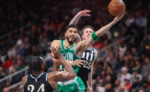 亨特24+7&关键三分 塔图姆37+8 老鹰30分大逆转120-118终结绿军9连胜 亨特24+7&关键三分 塔图姆37+8 老鹰30分大逆转120-118终结绿军9连胜