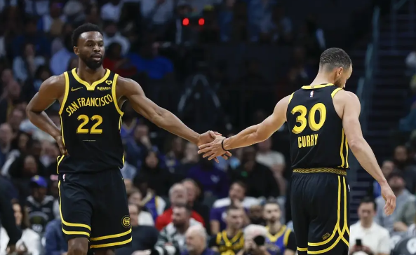 库里23分 维金斯20+8+8 TJD18+8 勇士115-97轻取黄蜂迎3连胜 库里23分 维金斯20+8+8 TJD18+8 勇士115-97轻取黄蜂迎3连胜