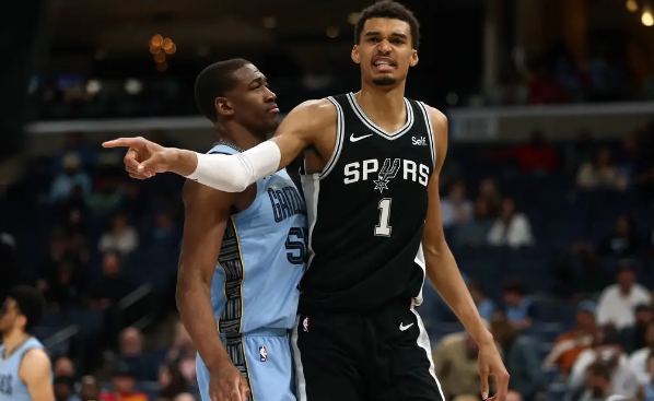 文班18+7+6+7 马穆11+16 古德温10+19 马刺102-87大胜灰熊 文班18+7+6+7 马穆11+16 古德温10+19 马刺102-87大胜灰熊