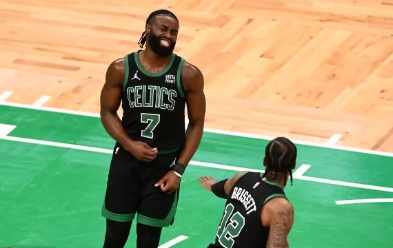 连下两城！凯尔特人轻取步行者 哈利伯顿伤退 布朗40+5！