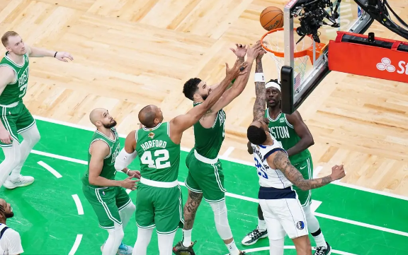 凯尔特人4-1夺总冠军！塔图姆31+8+11 布朗21+8 东契奇28+12+5