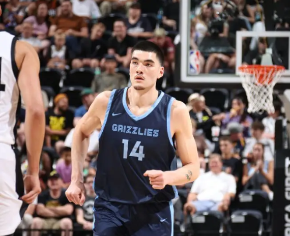 NBA夏联-灰熊加时遭爵士绝杀 周志豪首秀0.2秒绝平14+15+4帽 