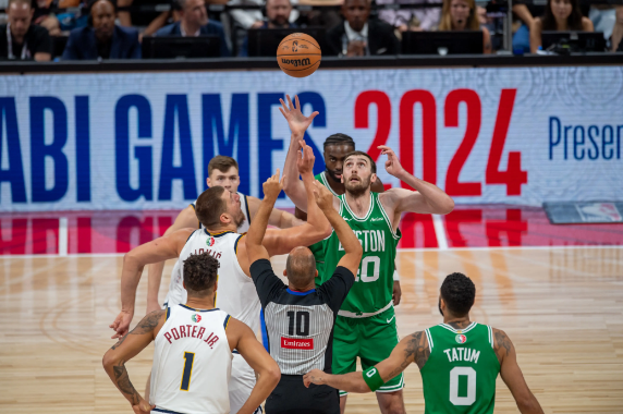 NBA季前赛-威少掘金首秀摘12+4+8 普理查德21分绿军4分险胜