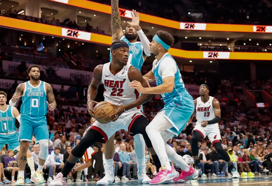 巴特勒26+8+8 鲍尔27+8+7 热火灼伤黄蜂迎首胜