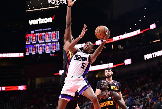 福克斯31+7 德罗赞27+8 特雷-杨25+12 国王3连胜&送老鹰4连败