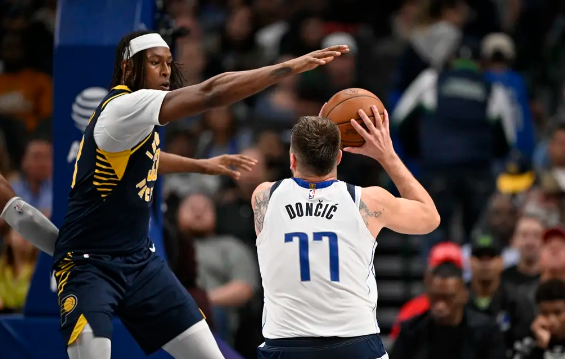 特纳30+11 哈利伯顿25+12 东契奇34+7+15 步行者力克独行侠 特纳30+11 哈利伯顿25+12 东契奇34+7+15 步行者力克独行侠