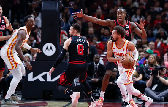 拉文26分 特雷-杨25+13 公牛7人上双轻取老鹰