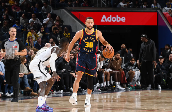 库里28+7 施罗德31+7 崔永熙未出场 勇士遭篮网18分逆转