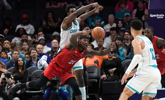 希罗27+8 邓罗22分 鲍尔32+10+7 热火险胜送黄蜂3连败 希罗27+8 邓罗22分 鲍尔32+10+7 热火险胜送黄蜂3连败