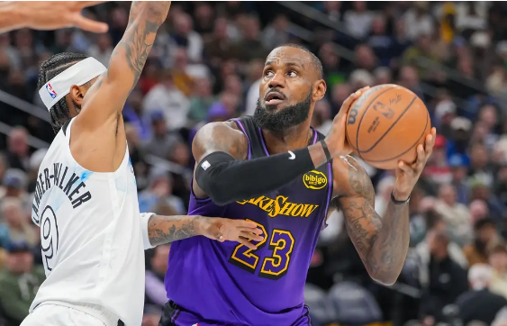 爱德华兹13中3仅8分 詹眉合计30中8 森林狼替补54分大胜湖人 爱德华兹13中3仅8分 詹眉合计30中8 森林狼替补54分大胜湖人