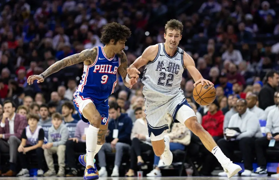 小瓦格纳35+7 麦凯恩24+7 魔术险胜76人