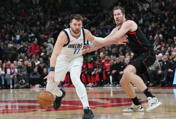 东欧59分 克莱20+5 迪克27分 独行侠力克猛龙迎7连胜