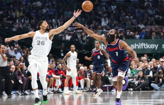 哈登24+7 鲍科比29+6+5 东欧缺阵 克莱22分 快船轻取独行侠