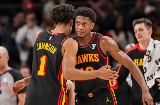 J-约翰逊28+13 吹杨11+15 希罗28+7+10 老鹰扑灭热火取3连胜