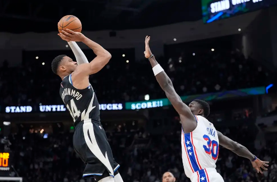 字母哥34+15+6 利拉德25+5 马克西37+6+7 雄鹿送76人6连败