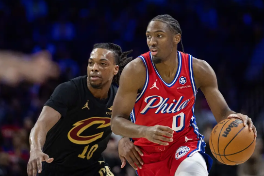 乔治30+5 米切尔37+7 杰罗姆三分8中8 76人爆冷胜骑士止7连败