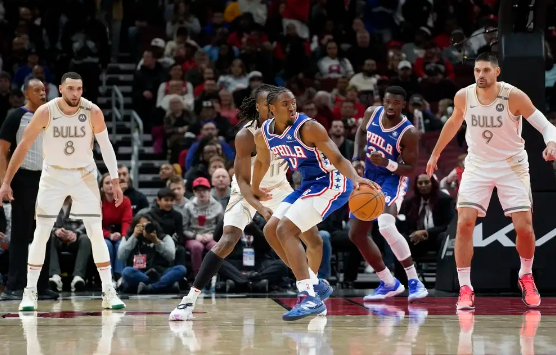 马克西31+5+9 乌布雷22+12 乔治伤退 76人逆转胜公牛