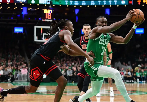 波津34+11&上半场26分 杰伦-布朗28+6+6 绿军轻取公牛