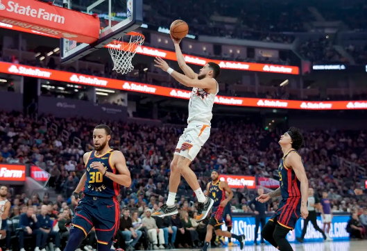 布克31+11 杜兰特19+6 库里14分&上半场仅2分 太阳大胜勇士 布克31+11 杜兰特19+6 库里14分&上半场仅2分 太阳大胜勇士