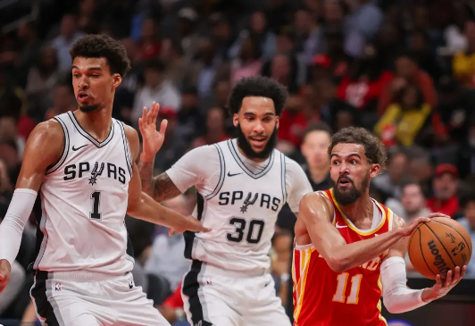 文班罚球准绝杀24+12 福克斯首秀24+13 杨32+12 马刺险胜老鹰