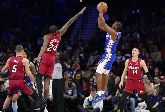 希罗30+7+7 马克西31分 乔治11中3 热火3人20+力克76人