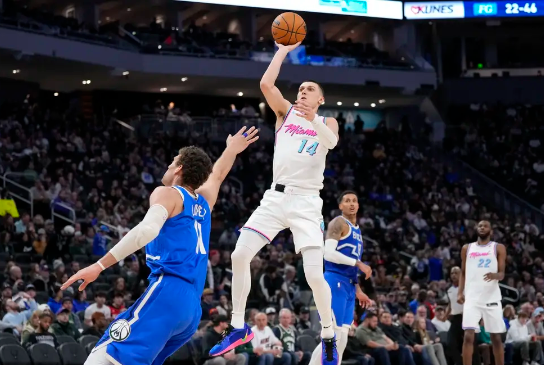 利拉德28+8 字母哥23+16+7 希罗40+7+11 雄鹿力克热火迎4连胜