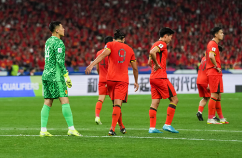 世预赛-中国0-2不敌澳大利亚无缘前二，塞鸟、王钰栋首秀