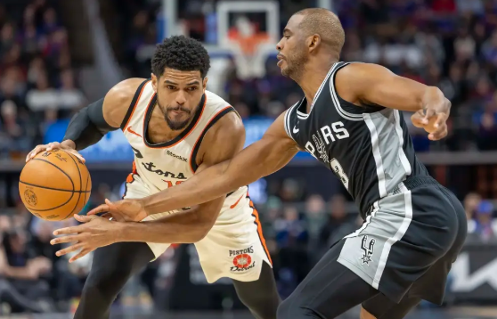 萨瑟27分 奥萨尔14+6 瓦塞尔26+6 活塞6人上双轻取马刺