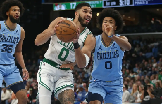 塔图姆25+14 霍福德26+9 莫兰特26+6 绿军轻取灰熊豪取9连胜 塔图姆25+14 霍福德26+9 莫兰特26+6 绿军轻取灰熊豪取9连胜