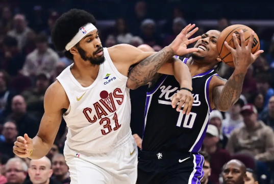 拉文37分 小萨27+10+7 德罗赞28+7 国王双杀骑士升西部第九