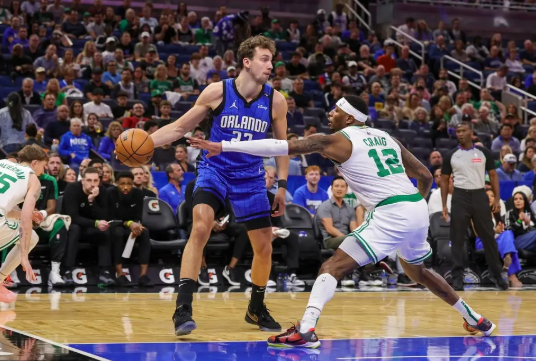 小瓦格纳23+8 安东尼18+8 普理查德15+10 魔术轻取残阵绿军