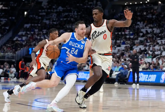 康诺顿生涯新高43+11 库兹马出战一节22分 雄鹿加时击败活塞